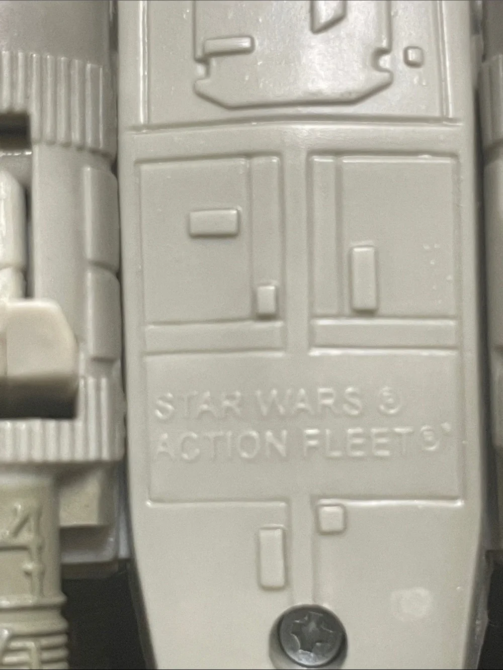 Hasbro 2002 Star Wars Luke Skywalker  X-Wing Fighter Toy with R2D2